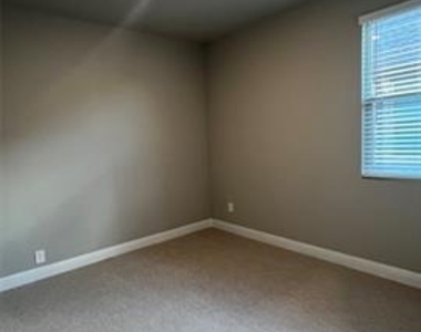 1407 Winters Way - Photo Thumbnail 10