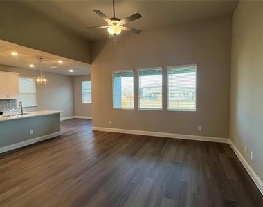 1407 Winters Way - Photo Thumbnail 14