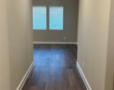 1407 Winters Way - Photo Thumbnail 4