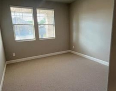 1407 Winters Way - Photo Thumbnail 8