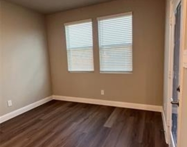 1407 Winters Way - Photo Thumbnail 18