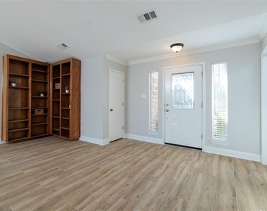 5 Llano Drive - Photo Thumbnail 2