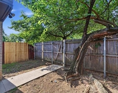 1910 W Sanford Street - Photo Thumbnail 25