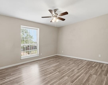1910 W Sanford Street - Photo Thumbnail 20