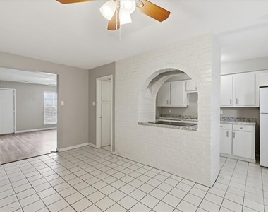 1910 W Sanford Street - Photo Thumbnail 12