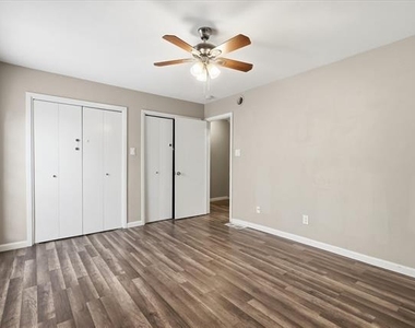 1910 W Sanford Street - Photo Thumbnail 17