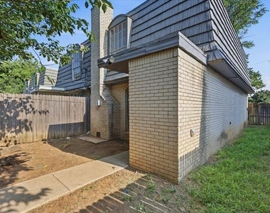 1910 W Sanford Street - Photo Thumbnail 23