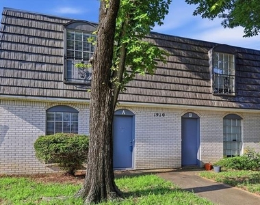 1910 W Sanford Street - Photo Thumbnail 5