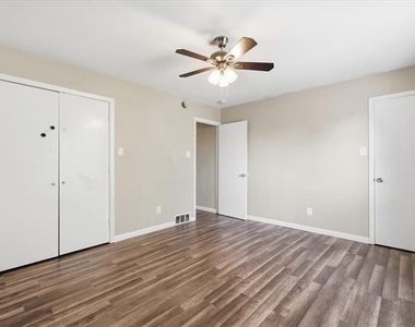 1910 W Sanford Street - Photo Thumbnail 21