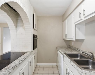 1910 W Sanford Street - Photo Thumbnail 15