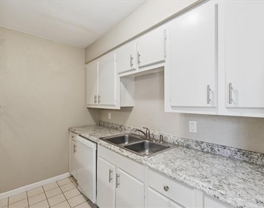 1910 W Sanford Street - Photo Thumbnail 14