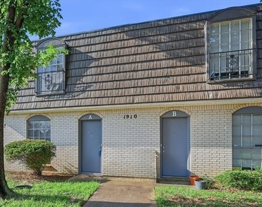 1910 W Sanford Street - Photo Thumbnail 4