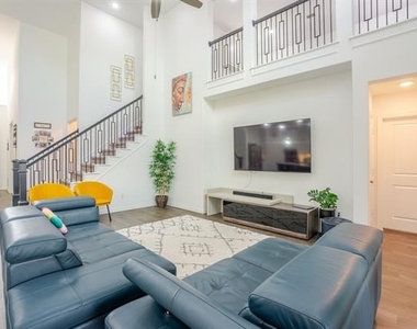 6642 Gavin Drive - Photo Thumbnail 5