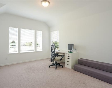 6642 Gavin Drive - Photo Thumbnail 17