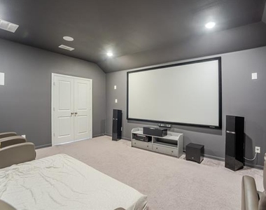 6642 Gavin Drive - Photo Thumbnail 16