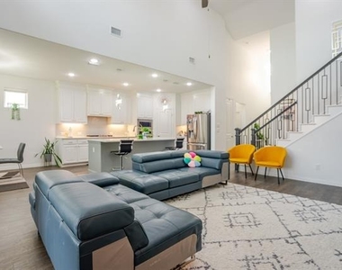 6642 Gavin Drive - Photo Thumbnail 7
