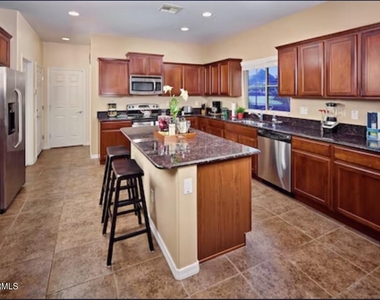 5336 W Molly Lane - Photo Thumbnail 9