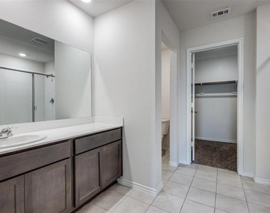 808 Saddle Horn Way - Photo Thumbnail 19