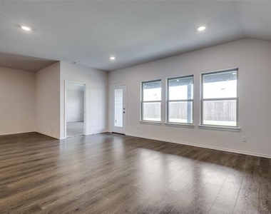 808 Saddle Horn Way - Photo Thumbnail 5