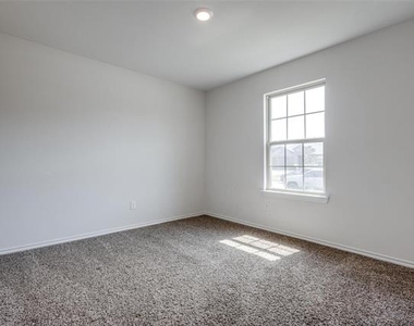 808 Saddle Horn Way - Photo Thumbnail 4