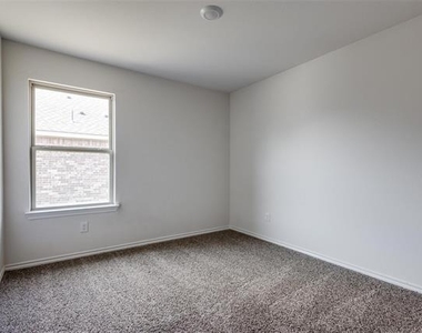 808 Saddle Horn Way - Photo Thumbnail 3