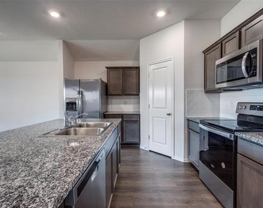 808 Saddle Horn Way - Photo Thumbnail 13
