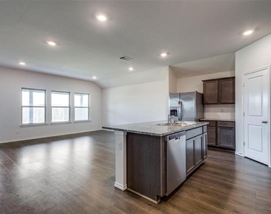 808 Saddle Horn Way - Photo Thumbnail 9