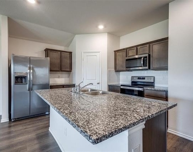 808 Saddle Horn Way - Photo Thumbnail 10