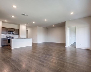808 Saddle Horn Way - Photo Thumbnail 7