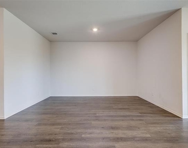 808 Saddle Horn Way - Photo Thumbnail 6