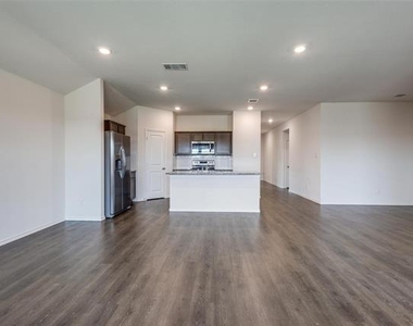 808 Saddle Horn Way - Photo Thumbnail 8