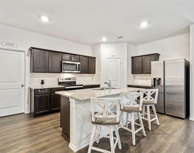 3224 Glazner Drive - Photo Thumbnail 5