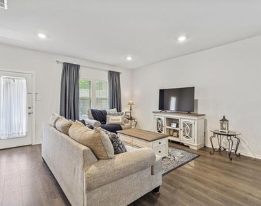 3224 Glazner Drive - Photo Thumbnail 11