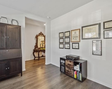 3224 Glazner Drive - Photo Thumbnail 2
