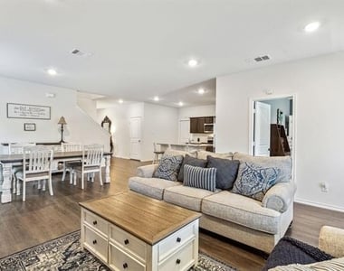 3224 Glazner Drive - Photo Thumbnail 12