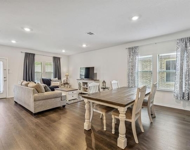 3224 Glazner Drive - Photo Thumbnail 4