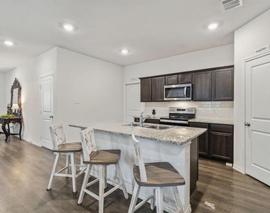 3224 Glazner Drive - Photo Thumbnail 7