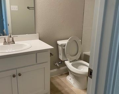 6810 Jade Drive - Photo Thumbnail 14