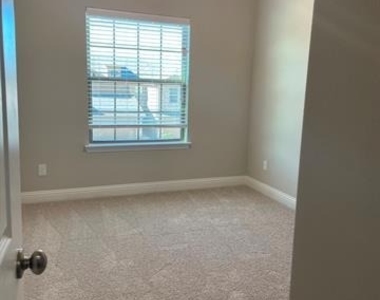 6810 Jade Drive - Photo Thumbnail 13