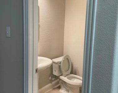 6810 Jade Drive - Photo Thumbnail 8