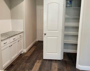6810 Jade Drive - Photo Thumbnail 7