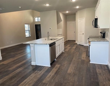 6810 Jade Drive - Photo Thumbnail 5