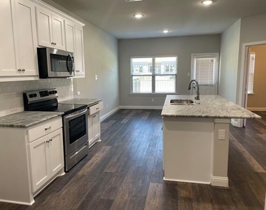 6810 Jade Drive - Photo Thumbnail 4