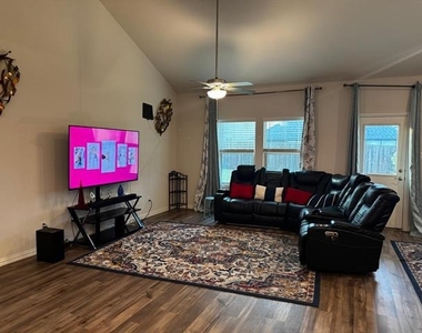 472 Rock Creek Drive - Photo Thumbnail 8