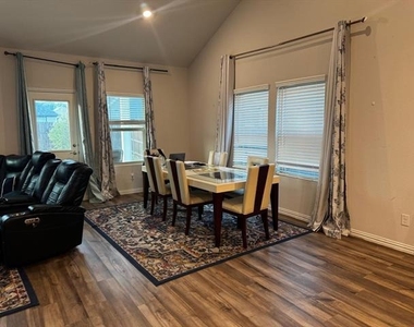 472 Rock Creek Drive - Photo Thumbnail 5