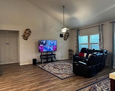 472 Rock Creek Drive - Photo Thumbnail 10