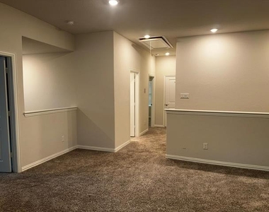 472 Rock Creek Drive - Photo Thumbnail 17