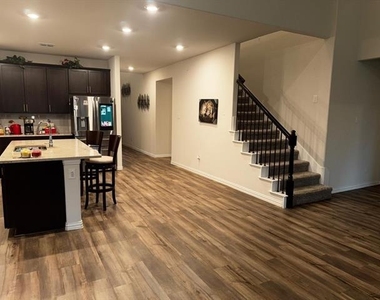 472 Rock Creek Drive - Photo Thumbnail 2
