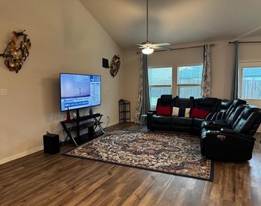 472 Rock Creek Drive - Photo Thumbnail 11
