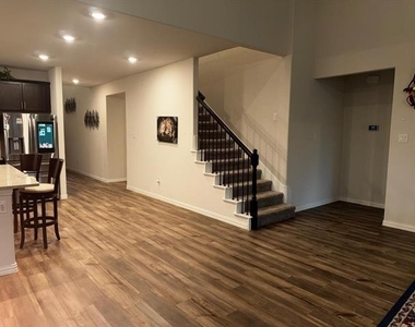 472 Rock Creek Drive - Photo Thumbnail 7